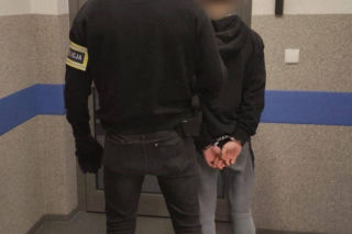 Bandycki atak na nastolatków na Dolnym Śląsku. Bili szklaną butelką po głowach