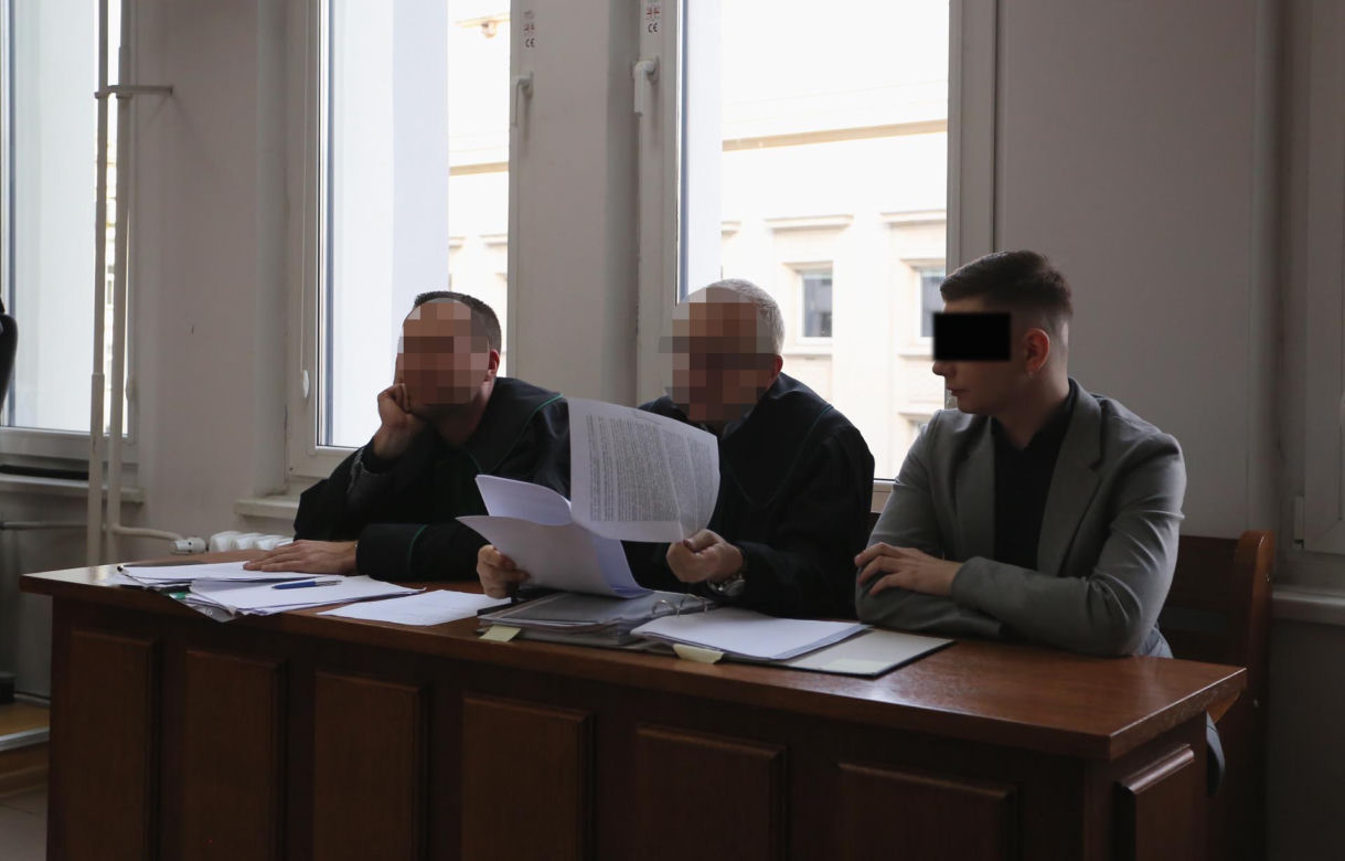 Tak zatrzymywali Patryka D. Policjanci zeznali przed sądem jak wyprowadzali z mieszkania kierowcę białego porsche