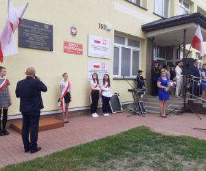 Dąbrówka Stany, gmina Skórzec: nowym wozem strażackim, po nowej drodze, do nowej szkoły