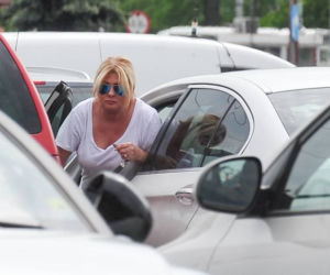 Beata Kozidrak wysiada z BMW serii 5