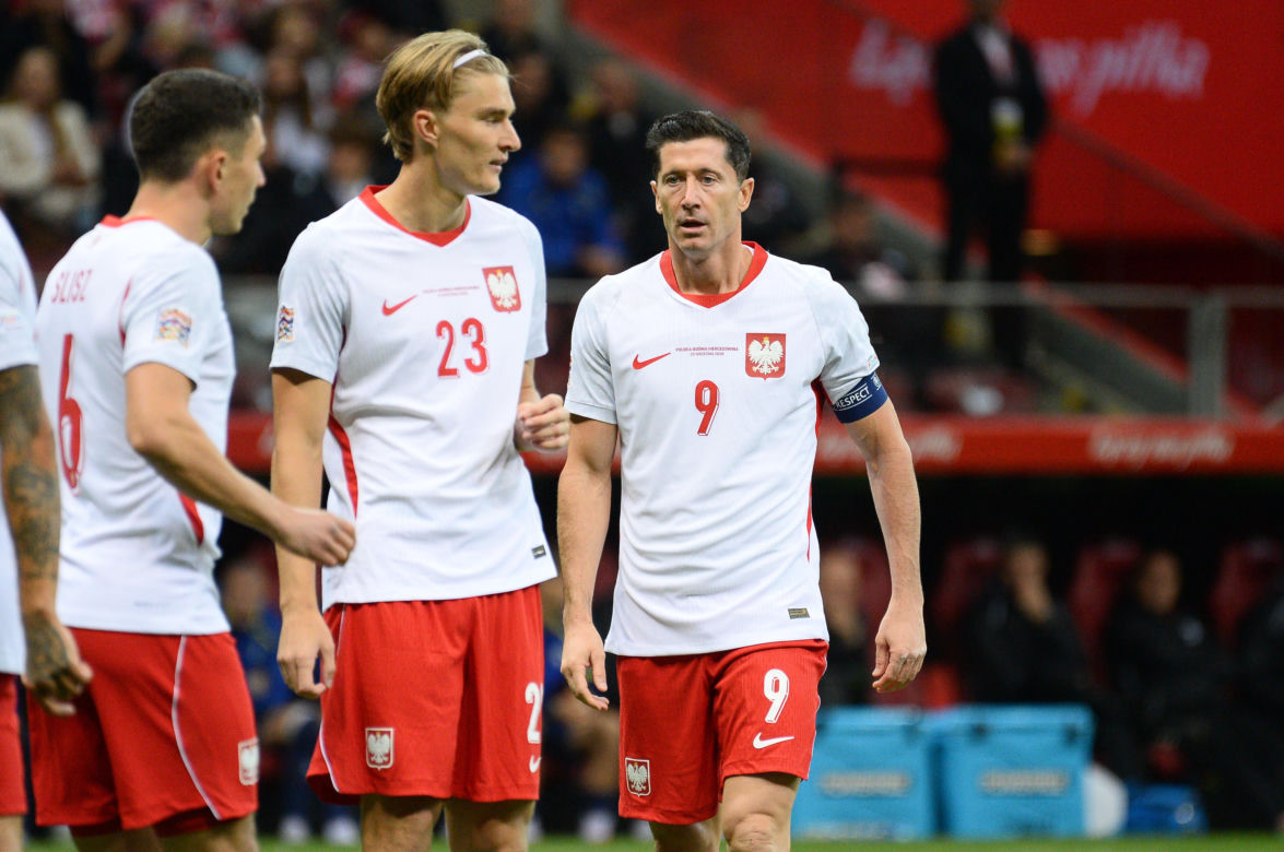 Anna Lewandowska z teściową i jej partnerem na meczu Polska - Bośnia