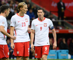 Anna Lewandowska z teściową i jej partnerem na meczu Polska - Bośnia