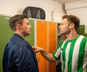 Na sygnale, odcinek 857: konflikt między Alkiem i Nowym eskaluje. Ratownicy ponownie kłócą się o Britney