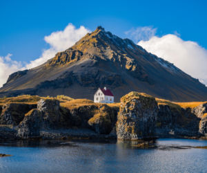 sztuczna inteligencja wybrała 5 najlepszych miejsc na wakacje 2026 - Islandia