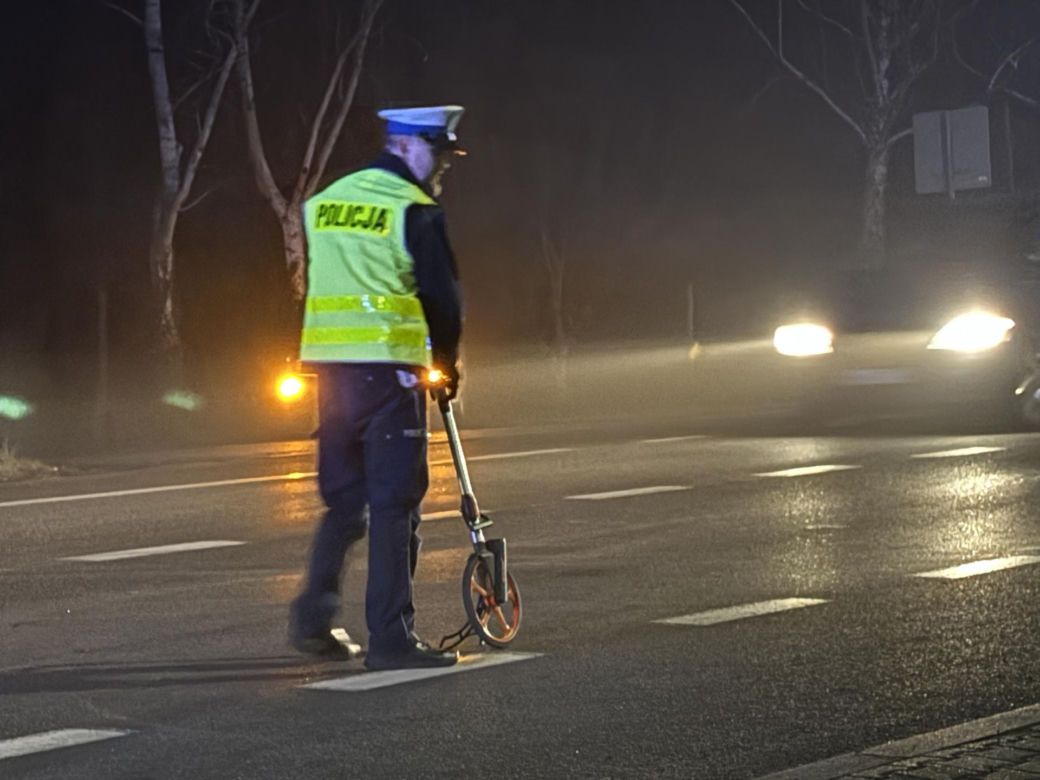 Potrącił kobietę na pasach w Ołtarzewie i uciekł. Miesiąc później oddał się w ręce policji