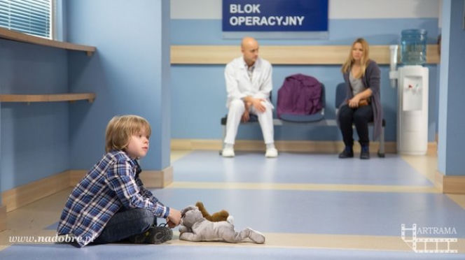 Na dobre i na złe odc. 624. Rafał Konica (Robert Koszucki), Marta (Katarzyna Bujakiewicz), Jaś (Mateusz Bożek)