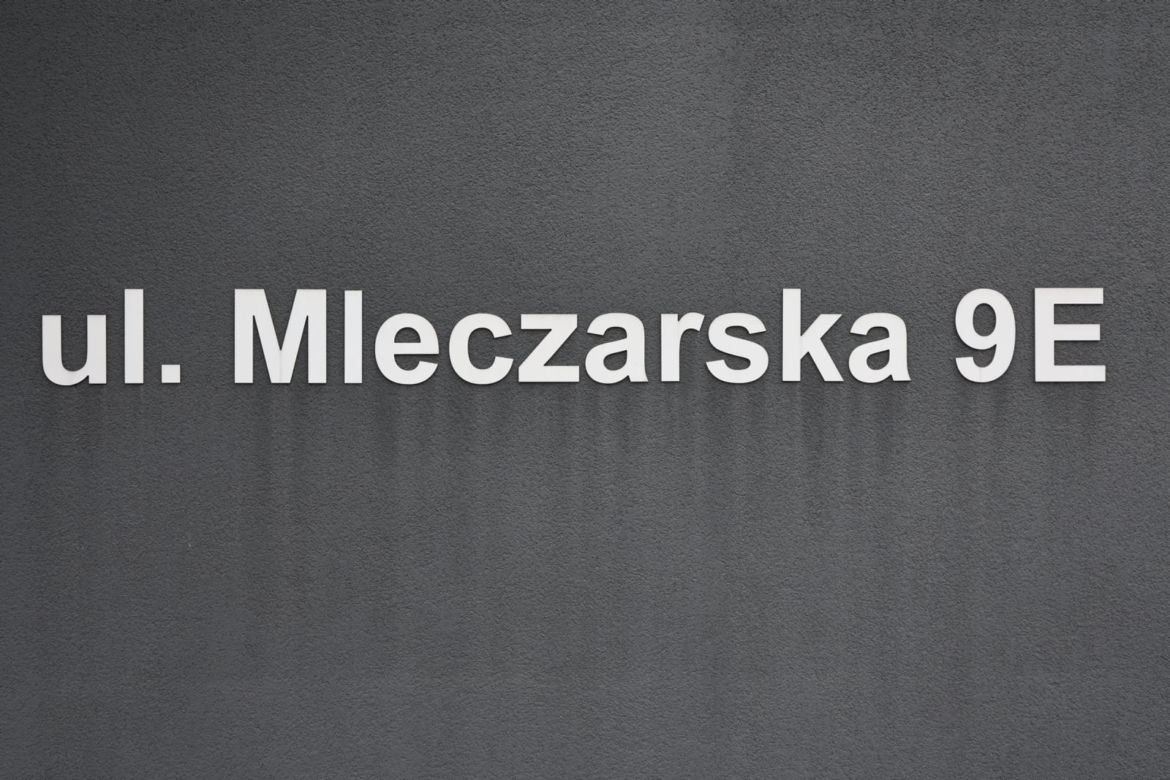 Warszawa, format: Deweloper postawił domy na Mleczarskiej. Cofnięto mu pozwolenie na budowę