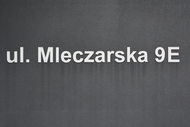 Warszawa, format: Deweloper postawił domy na Mleczarskiej. Cofnięto mu pozwolenie na budowę