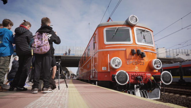 Jechałem legendarnym pociągiem. W środku jak kiedyś, aż trudno uwierzyć! Ludzie mówią wprost: „to były czasy”