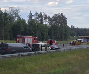 Groźny karambol na S7. Na miejsce wezwano śmigłowiec LPR