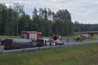 Groźny karambol na S7. Na miejsce wezwano śmigłowiec LPR