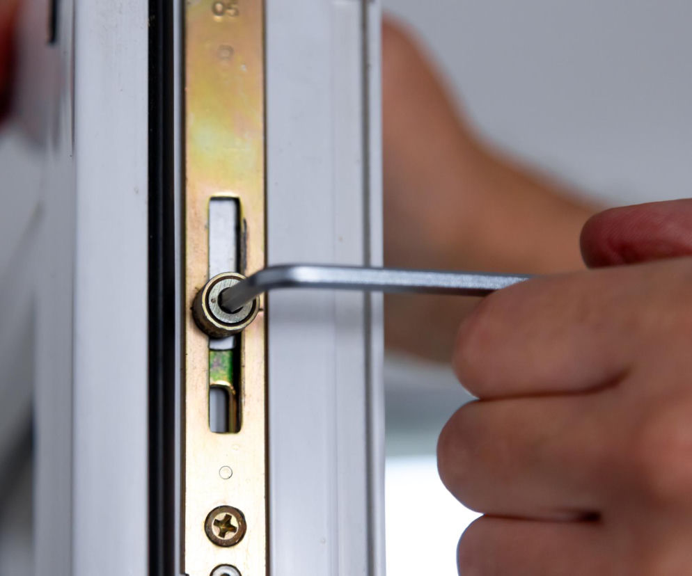  Jak zmienić tryb w oknach na zimowy? Prosta regulacja okien