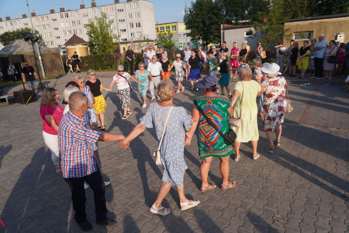 Dni Skarżyska-Kamiennej 2024. Potańcówka przed Miejskim Centrum Kultury