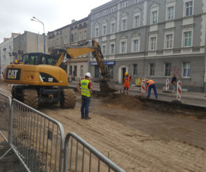 Zalana ulica Chełmińska w Grudziądzu po opadach deszczu