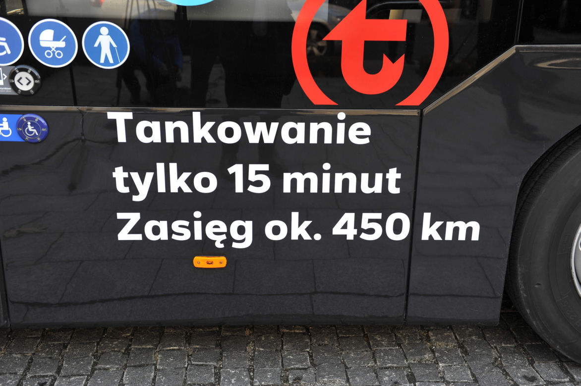 Trzaskowski pochwalił się autobusem na wodór. Miasta nie stać na jego zakup 