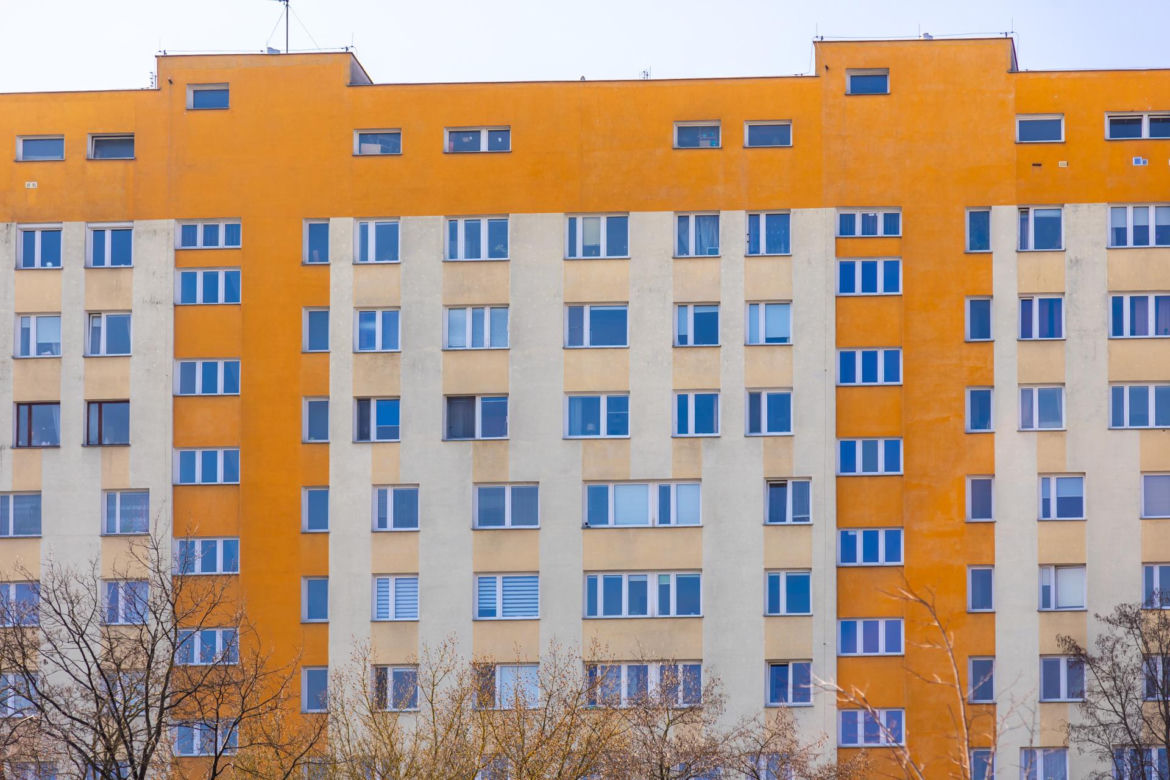Pasteloza na warszawskich blokach - zobacz zdjęcia jaskrawych przykładów