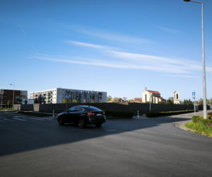 Gronowo osiedle przed kościołem