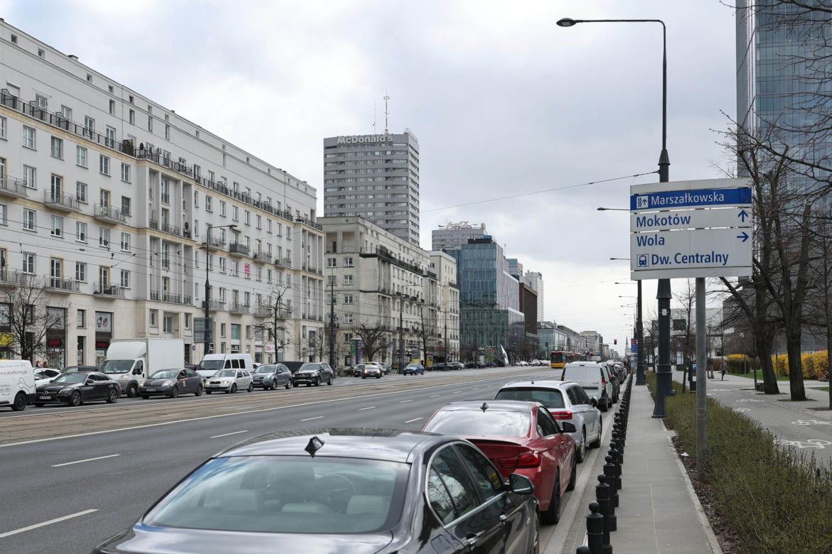 Marszałkowska w Warszawie zostanie zwężona. Tak wygląda przed przebudową 