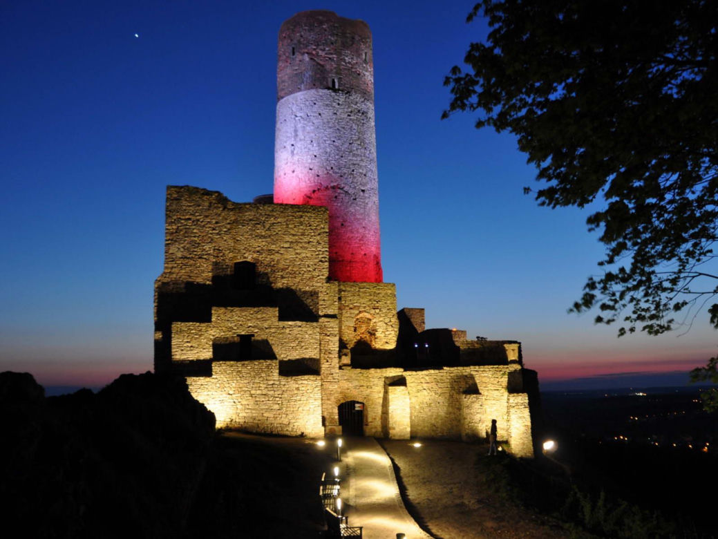 Zamek w Chęcinach nocą