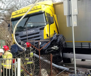 Śmiertelny wypadek w Drużbicach. Nie żyje kierowca osobówki