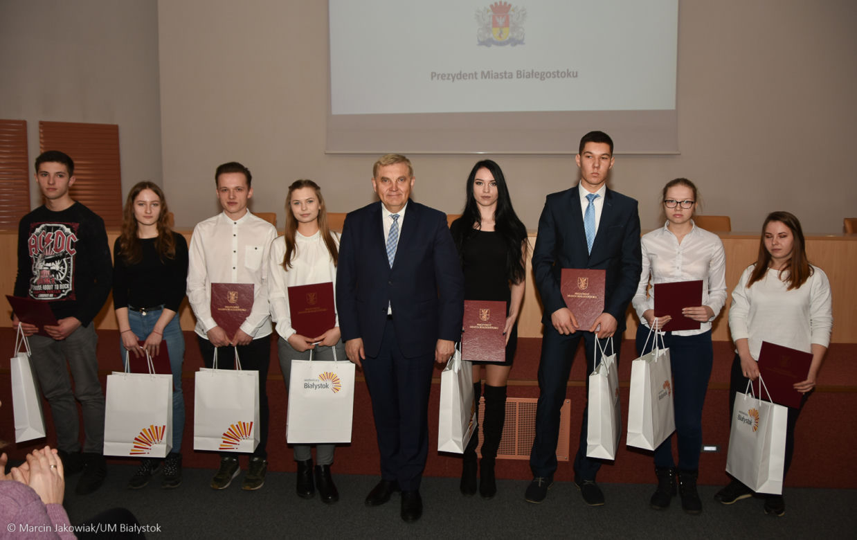Prezydent Białegostoku wyróżnił najlepszych uczniów białostockich zawodówek [ZDJĘCIA]