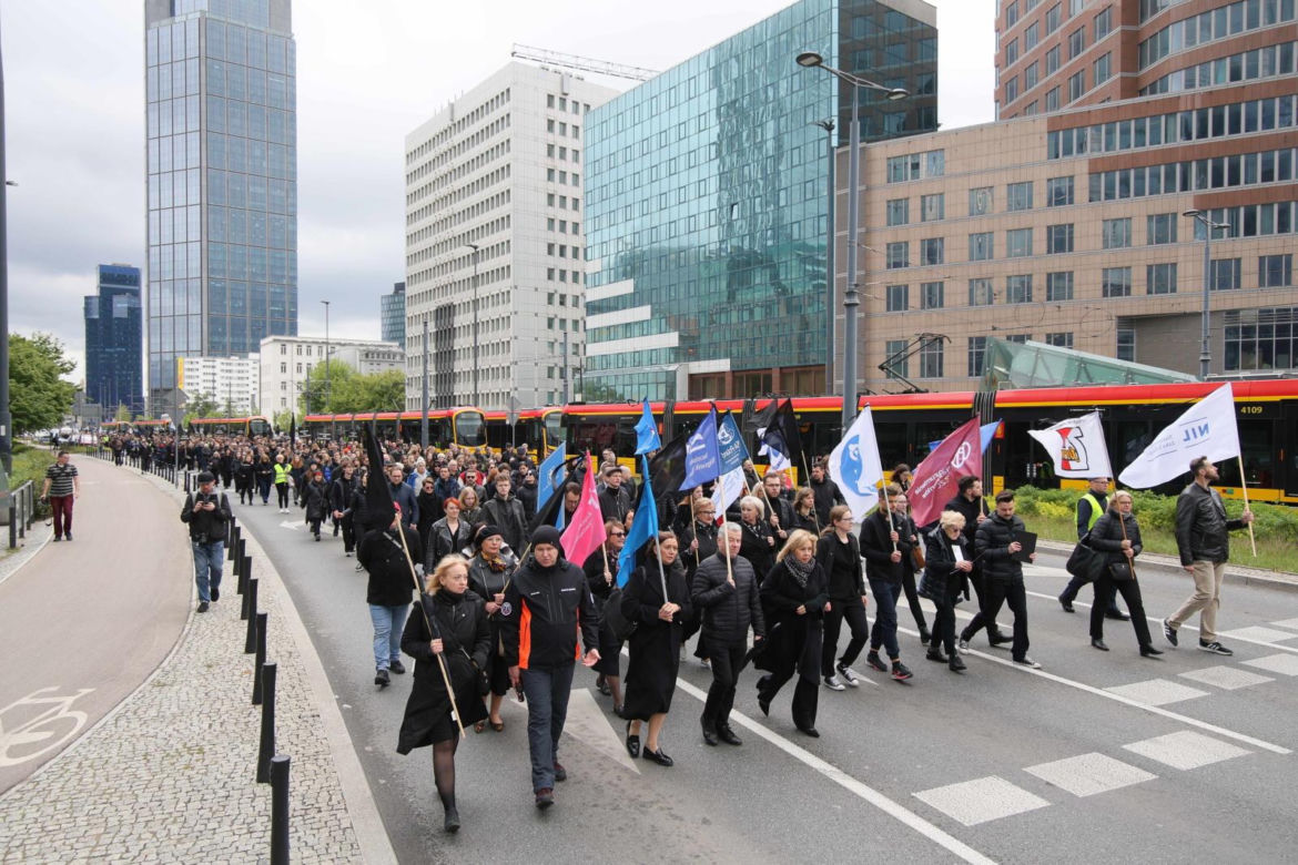   Razem przeciw przemocy. Medycy protestują w Warszawie