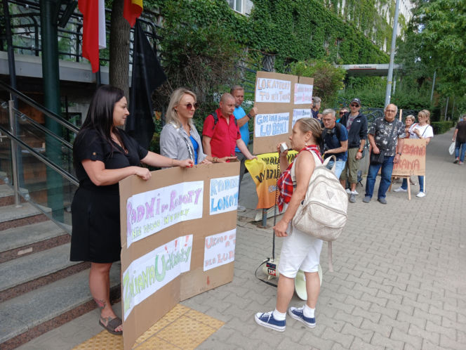 Protest mieszkańców kamienicy przy ul. Środkowej 11