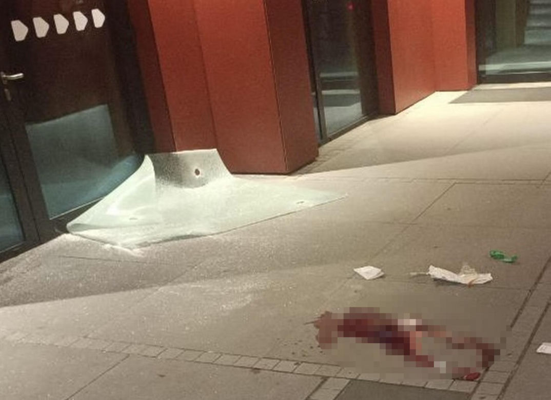 Tragedia w akademiku. Na 20-latka spadł szklany dach