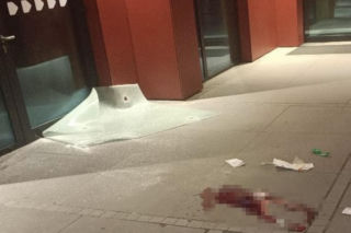 Tragedia w akademiku. Na 20-latka spadł szklany dach
