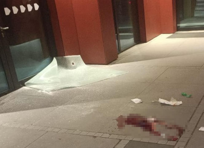 Tragedia w akademiku. Na 20-latka spadł szklany dach