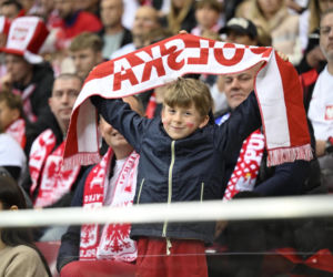 Anna Lewandowska z teściową i jej partnerem na meczu Polska - Bośnia