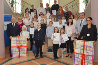 „Plastyczne Oscary” i mosty między pokoleniami. Wielki finał konkursów w ramach kampanii „Widzę – rozmawiam – reaguję” w Siedlcach