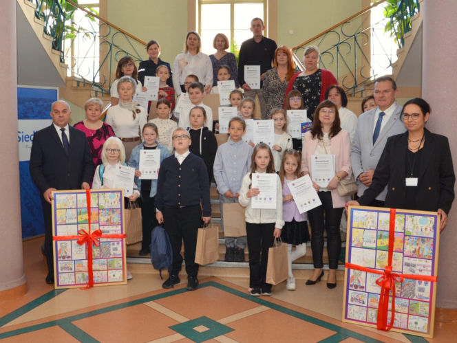 „Plastyczne Oscary” i mosty między pokoleniami. Wielki finał konkursów w ramach kampanii „Widzę – rozmawiam – reaguję” w Siedlcach