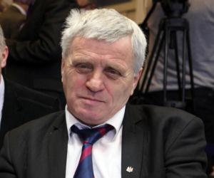 Sitwa w Senacie obroniła Koguta