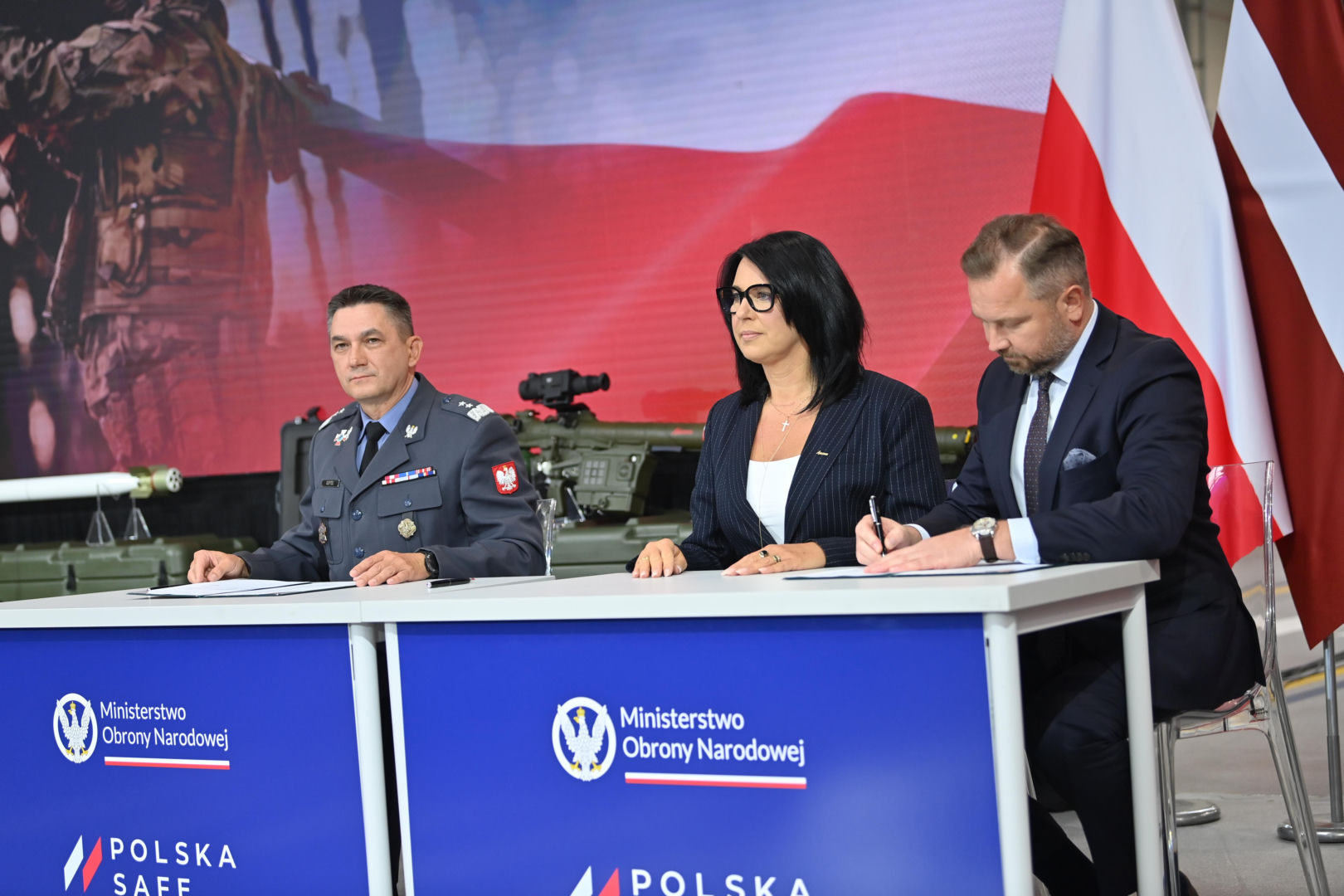 Historyczny kontrakt na Pioruny z programu SAFE