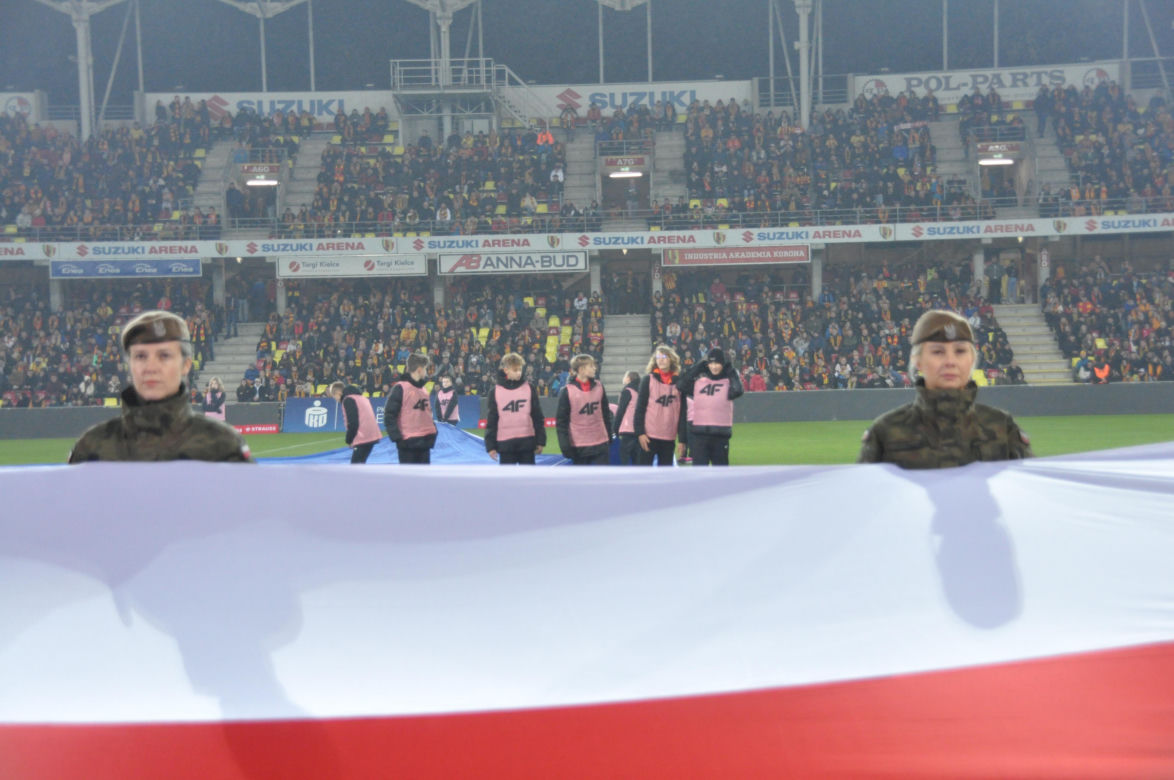 Żółto-czerwono na Suzuki Arenie! Zdjęcia kibiców na meczu Korona Kielce - Jagiellonia Białystok