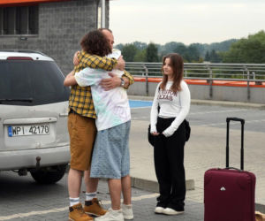 Barwy szczęścia, odc. 3296. Ewa (Gabriela Ziembicka), Borys (Jakub Wieczorek), Romeo (Jacek Tyszkiewicz)