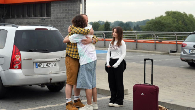 Barwy szczęścia, odc. 3296. Ewa (Gabriela Ziembicka), Borys (Jakub Wieczorek), Romeo (Jacek Tyszkiewicz)