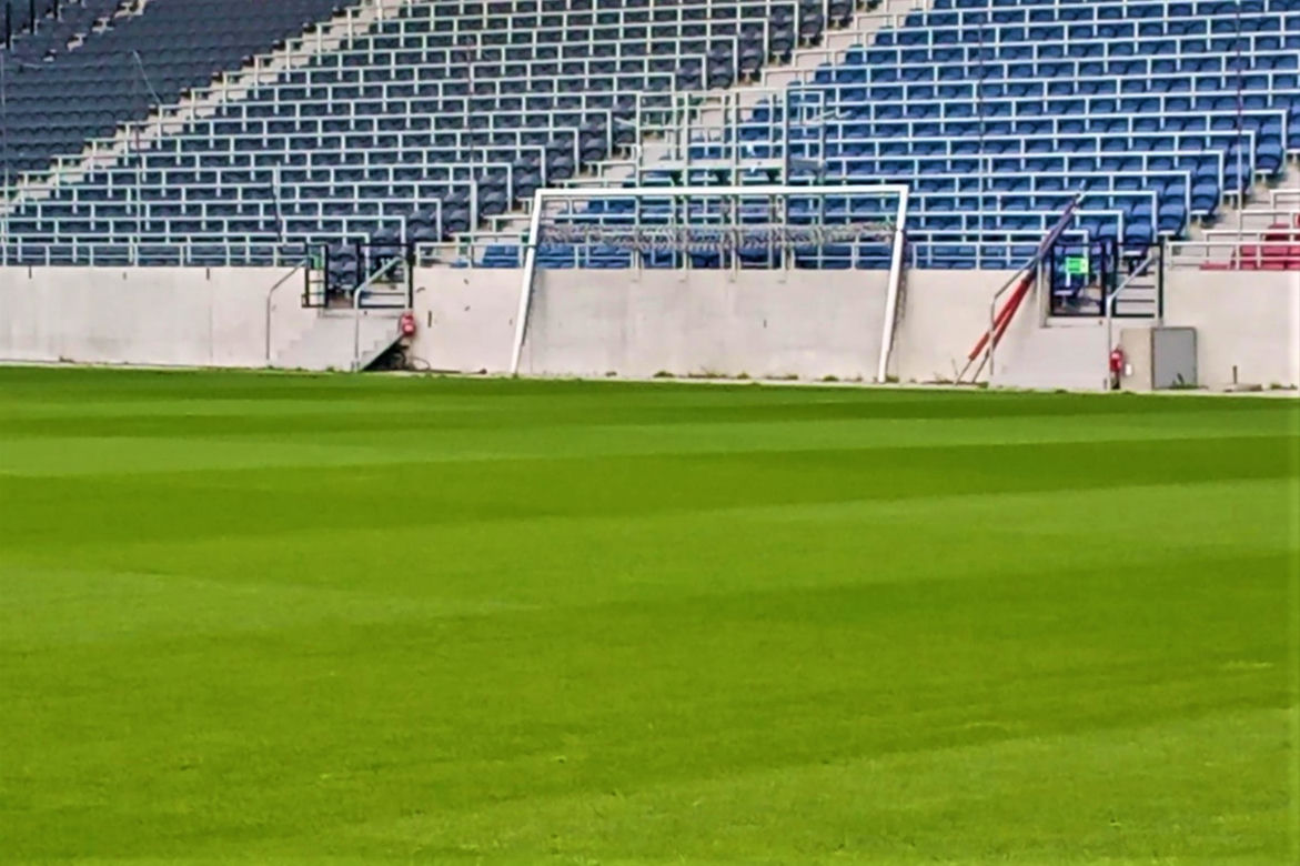 Spacery po nowym szczecińskim stadionie przyciągnęły wielu chętnych