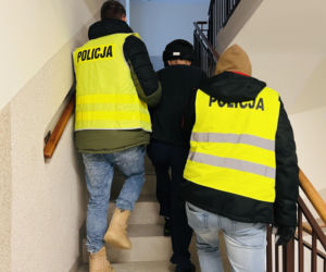 Krwawy finał sylwestrowej nocy. 42-latek rzucił się na młodszego brata z nożem