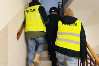 Krwawy finał sylwestrowej nocy. 42-latek rzucił się na młodszego brata z nożem