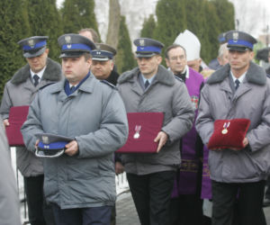 Zadźgali policjanta na przystanku, bo zwrócił im uwagę. Rocznica śmierci Andrzeja Struja