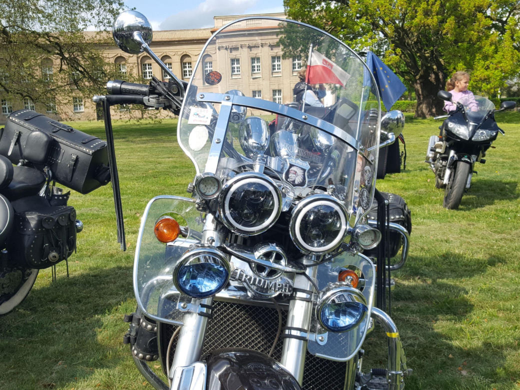 ​Setki motocyklistów na Wiosennym Święceniu Motocykli w Rydzynie