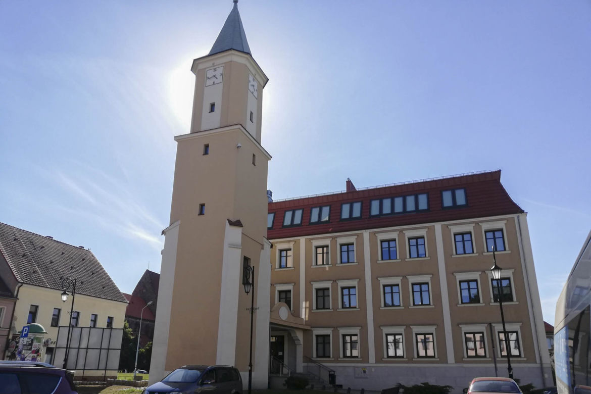 Baron ze Ścinawy zarabia krocie, a miasto upada