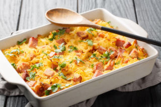 Ziemniaki po duńsku – prosty jesienny obiad z kilku składników, który zachwyca smakiem