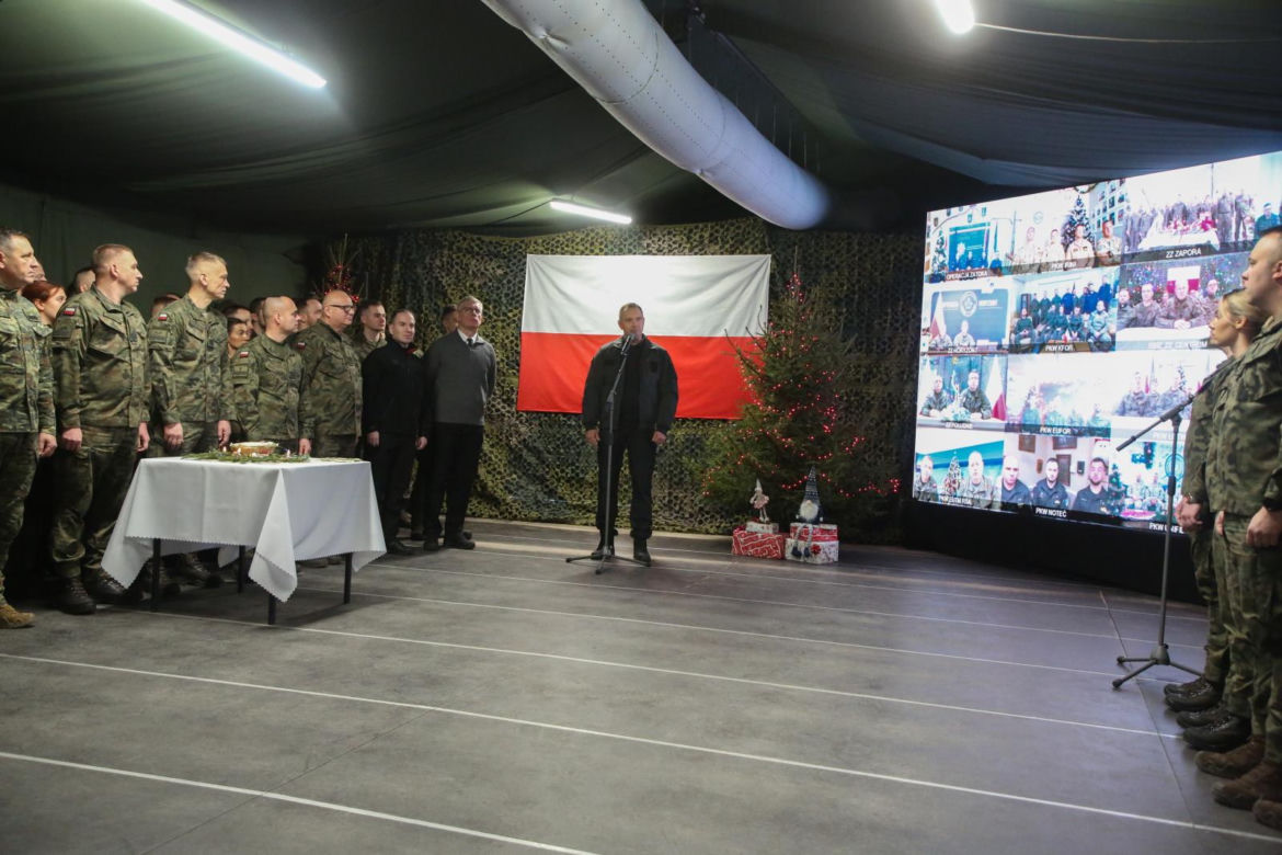 Prezydent RP Karol Nawrocki podczas spotkania świątecznego z żołnierzami