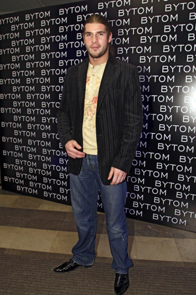 Piotr Adamski zasłynął jako "polski hydraulik". Dziś jest modelem plus size!