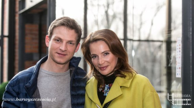 Barwy szczęścia odc. 1304. Agnieszka Walczak (Anna Dereszowska), Łukasz Sadowski (Michał Rolnicki)
