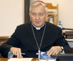 Arcybiskup Juliusz Paetz. Miał spocząć w katedrze, skończył w drewnianej mogile