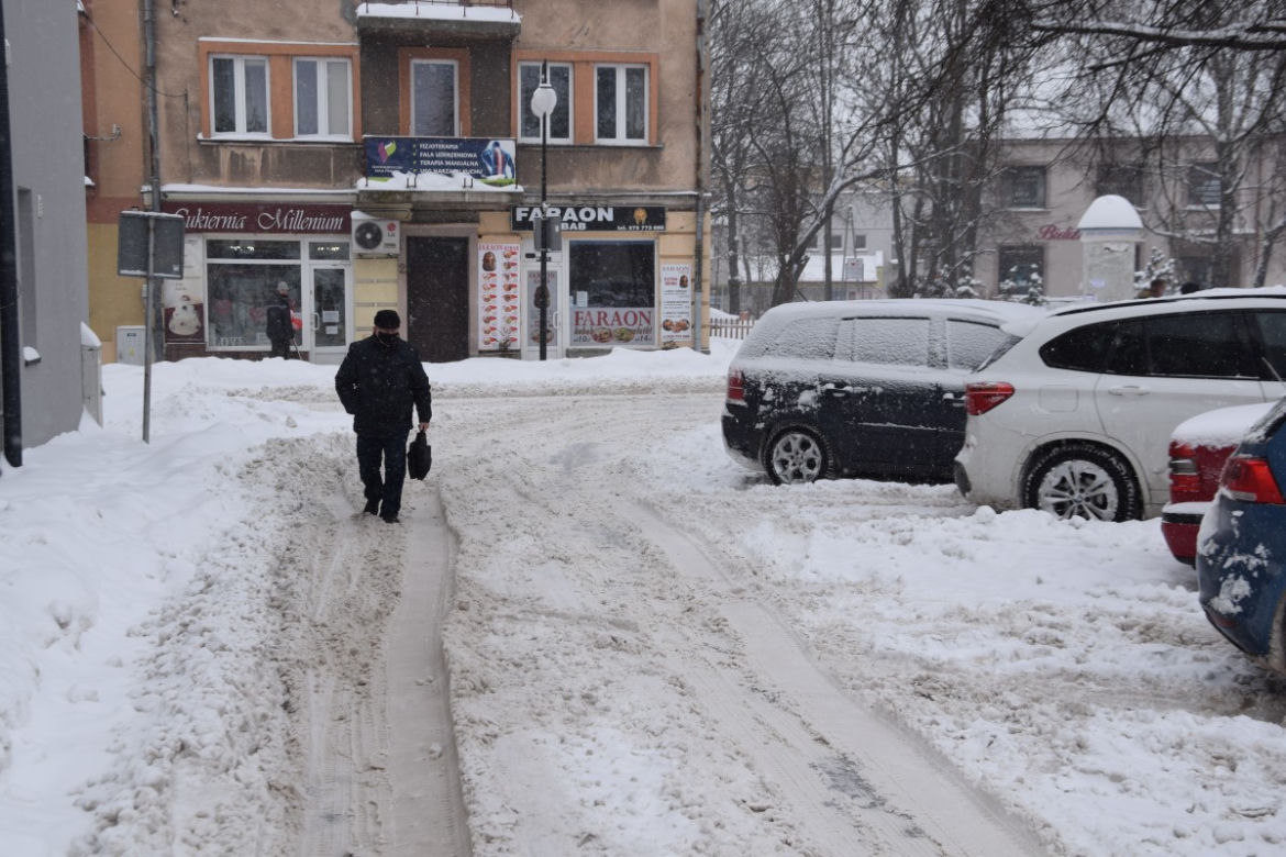 Zima nie odpuszcza. Pogodowy armagedon w podkarpackich miastach [ZDJĘCIA]
